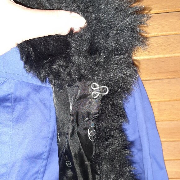 Y2K Le Château Blouse & Black Faux-Fur Vest from Costa Blanca. - Picture 9 of 16